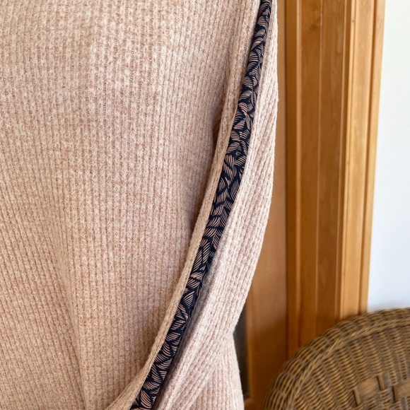 Les Serein Mixed Media Top - Picture 3 of 7